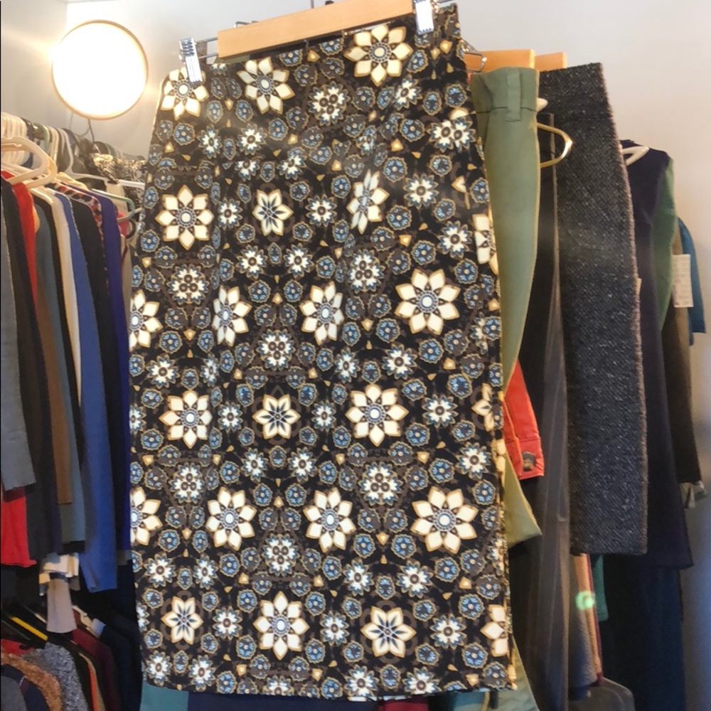 New with tags Lularoe Cassie skirt size L